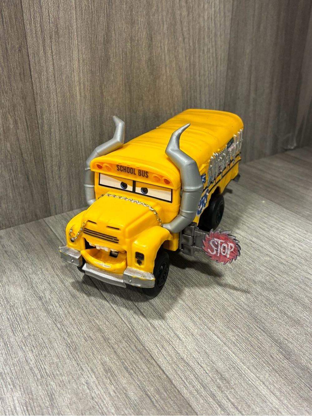 Disney Pixar Cars 3 Chomp & Chase Miss Fritter Demo Derby 6" Figure Bus